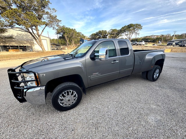 Chevrolet Silverado 3500HD Vehicle Full-screen Gallery Image 02