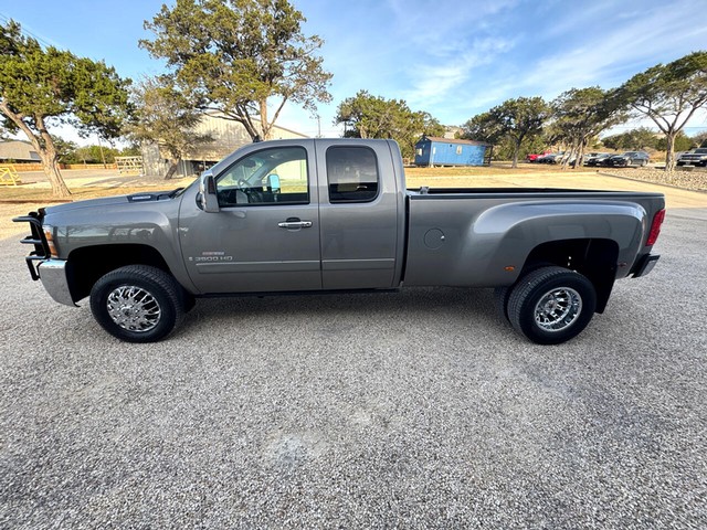 Chevrolet Silverado 3500HD Vehicle Full-screen Gallery Image 03