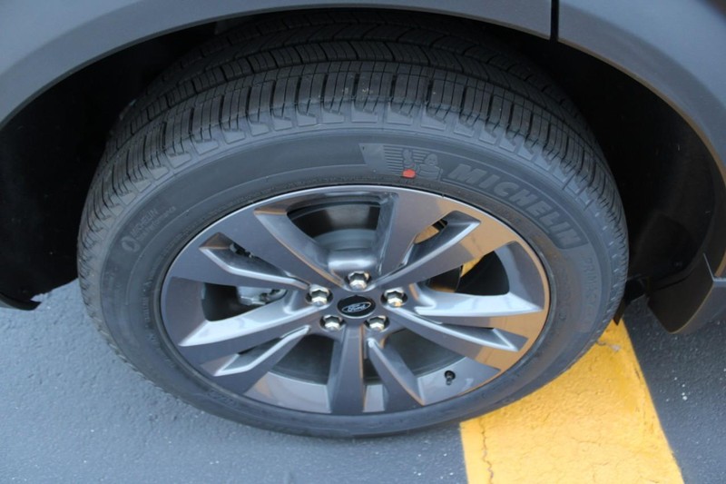 Ford Explorer Vehicle Full-screen Gallery Image 4