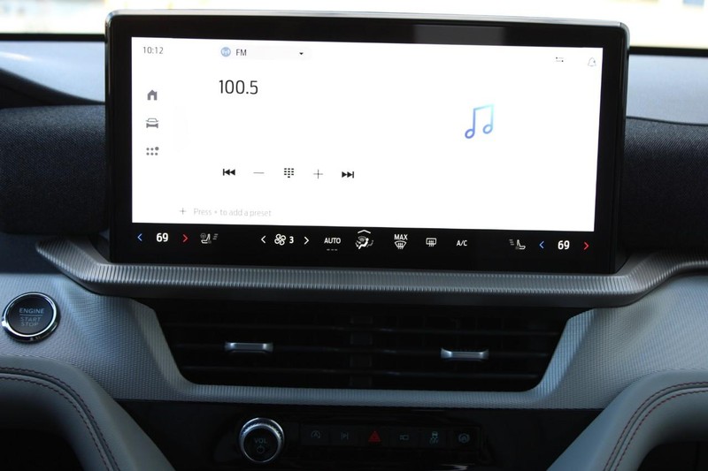 Ford Explorer Vehicle Full-screen Gallery Image 7