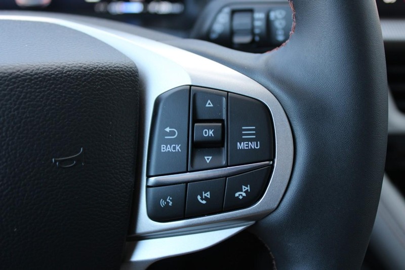 Ford Explorer Vehicle Full-screen Gallery Image 12