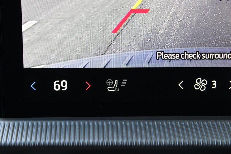 Ford Explorer Vehicle Full-screen Gallery Image 14