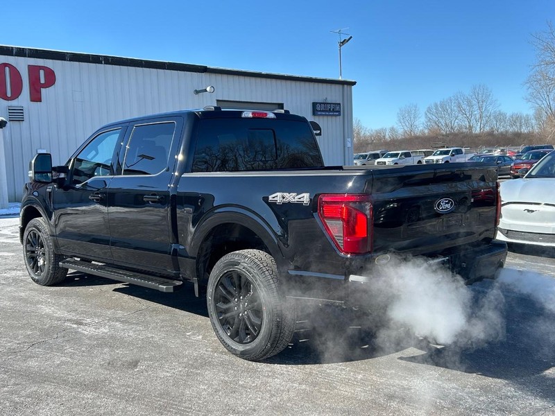 Ford F-150 Vehicle Full-screen Gallery Image 3