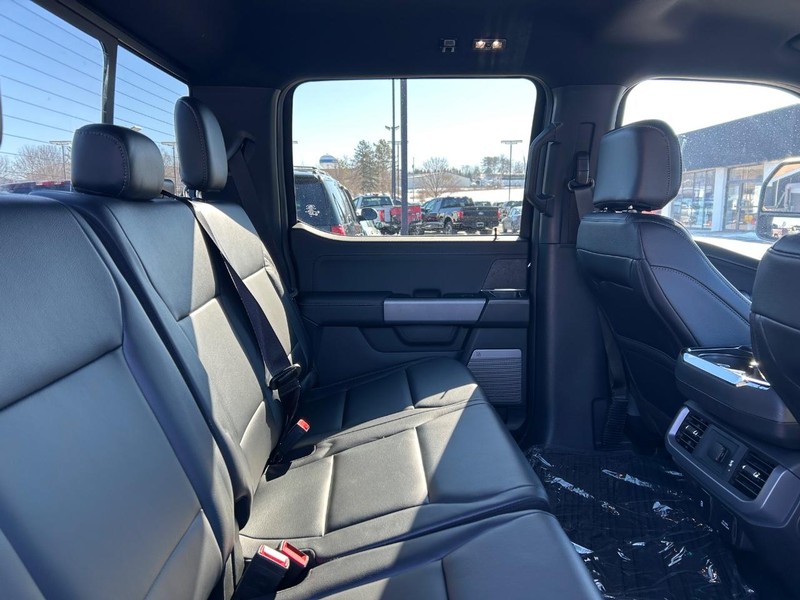 Ford F-150 Vehicle Full-screen Gallery Image 5