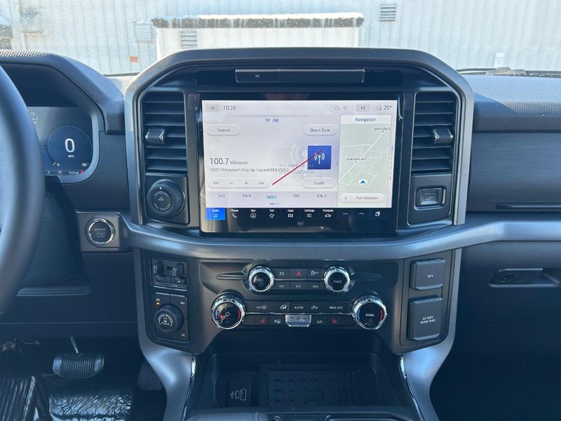 Ford F-150 Vehicle Full-screen Gallery Image 7