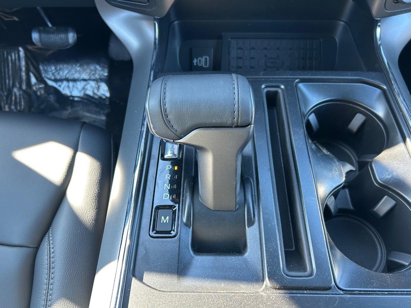 Ford F-150 Vehicle Full-screen Gallery Image 8