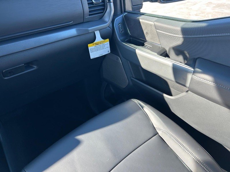 Ford F-150 Vehicle Full-screen Gallery Image 10