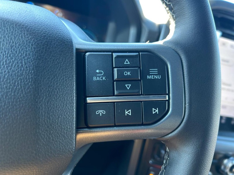 Ford F-150 Vehicle Full-screen Gallery Image 12