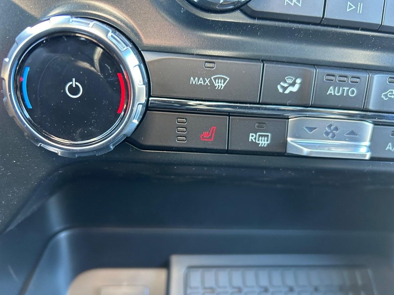 Ford F-150 Vehicle Full-screen Gallery Image 14