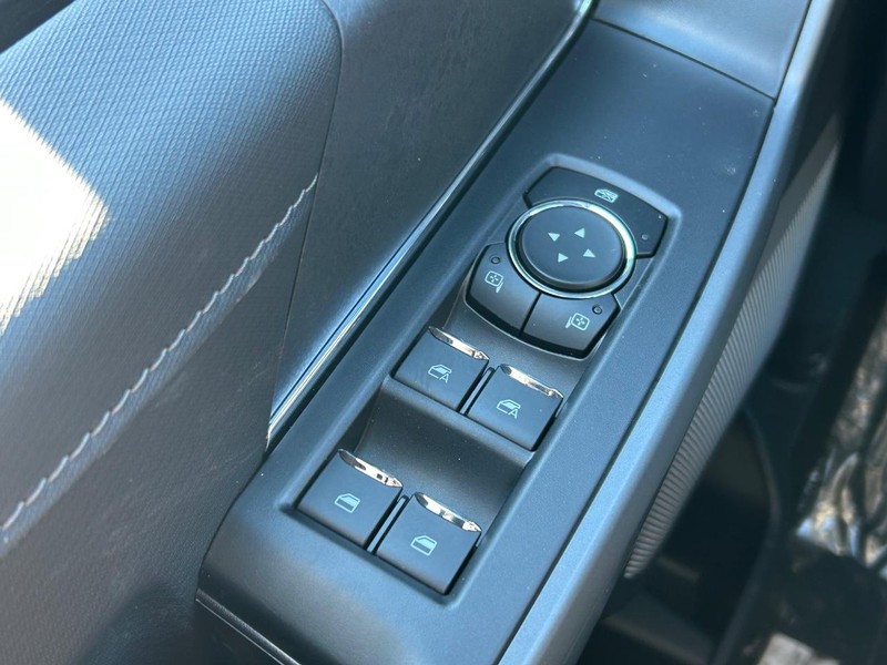 Ford F-150 Vehicle Full-screen Gallery Image 15