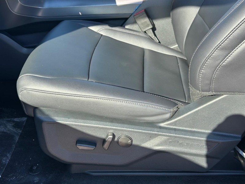 Ford F-150 Vehicle Full-screen Gallery Image 16