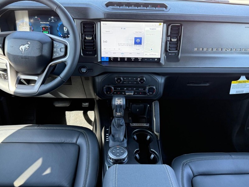 Ford Bronco Vehicle Full-screen Gallery Image 6