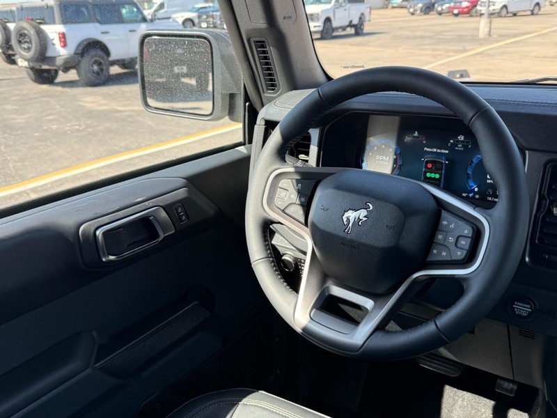 Ford Bronco Vehicle Full-screen Gallery Image 9