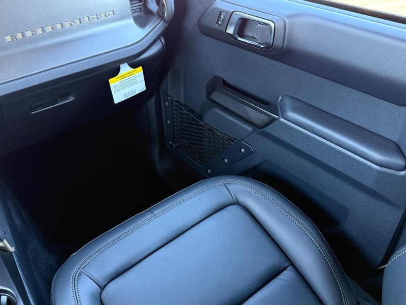 Ford Bronco Vehicle Full-screen Gallery Image 10