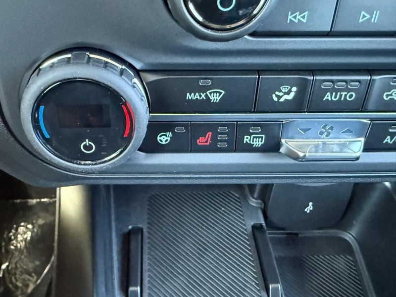 Ford Bronco Vehicle Full-screen Gallery Image 14