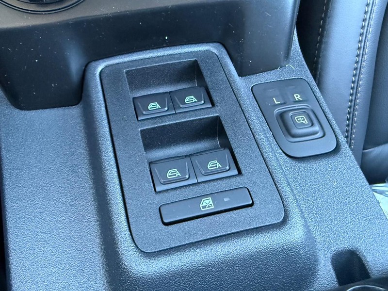 Ford Bronco Vehicle Full-screen Gallery Image 15