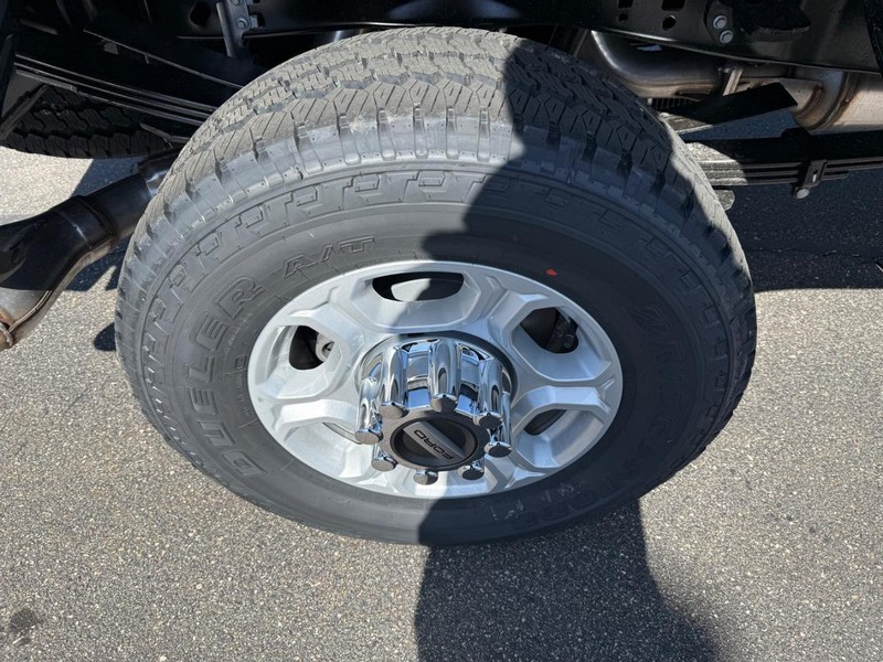 Ford Super Duty F-250 SRW Vehicle Full-screen Gallery Image 7