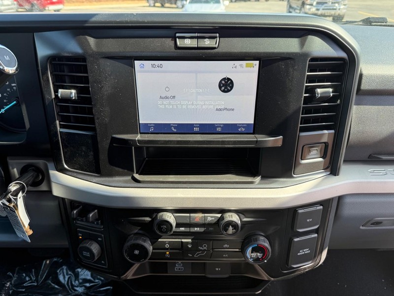 Ford Super Duty F-250 SRW Vehicle Full-screen Gallery Image 9