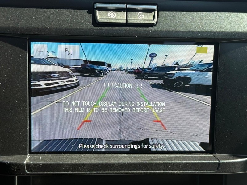 Ford Super Duty F-250 SRW Vehicle Full-screen Gallery Image 13