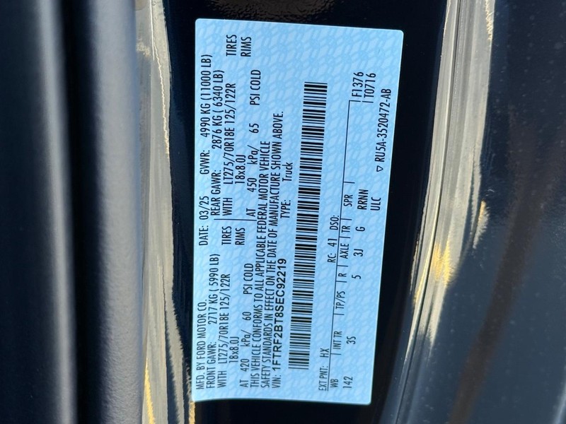 Ford Super Duty F-250 SRW Vehicle Full-screen Gallery Image 16