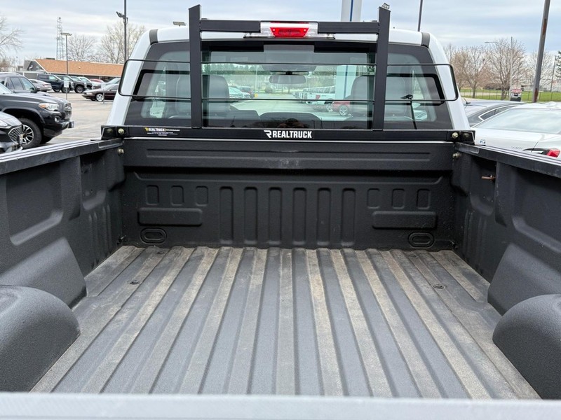 Ford F-150 Vehicle Full-screen Gallery Image 5