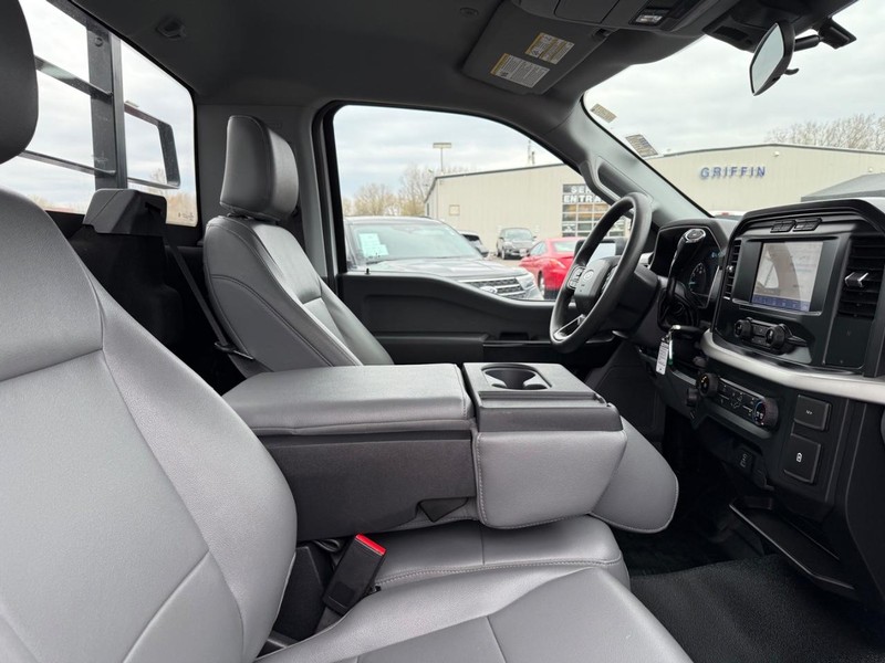 Ford F-150 Vehicle Full-screen Gallery Image 8