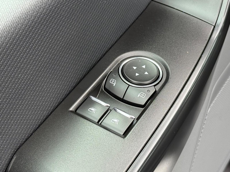 Ford F-150 Vehicle Full-screen Gallery Image 16