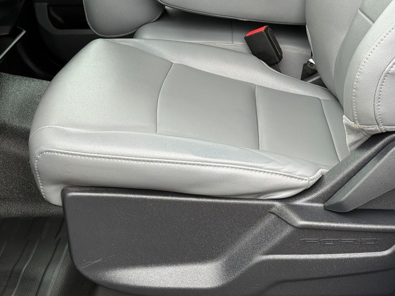 Ford F-150 Vehicle Full-screen Gallery Image 17