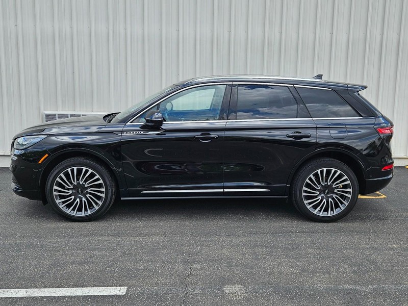 Lincoln Corsair Vehicle Full-screen Gallery Image 2