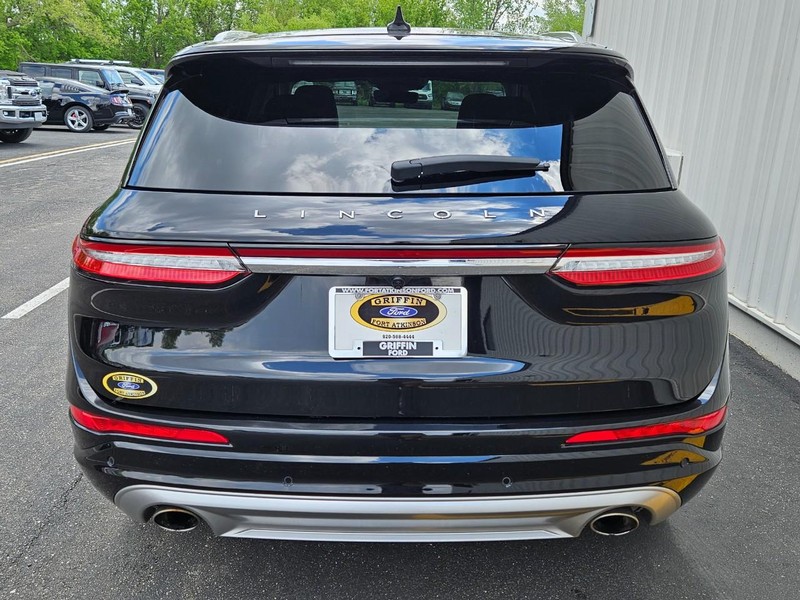 Lincoln Corsair Vehicle Full-screen Gallery Image 4