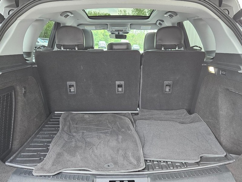 Lincoln Corsair Vehicle Full-screen Gallery Image 5