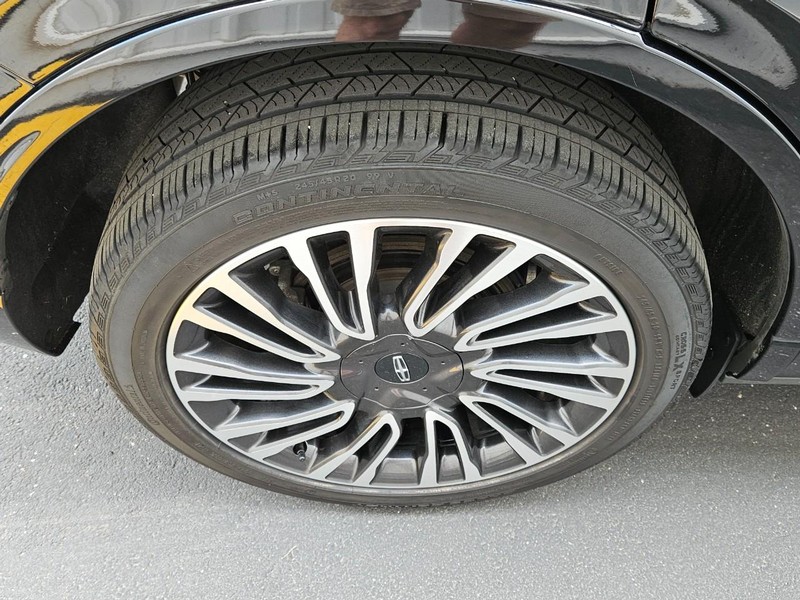 Lincoln Corsair Vehicle Full-screen Gallery Image 7