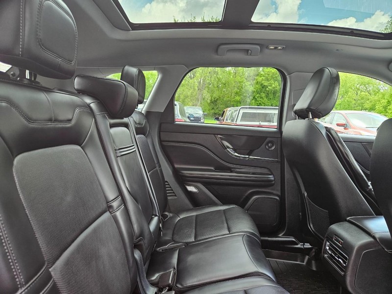 Lincoln Corsair Vehicle Full-screen Gallery Image 9