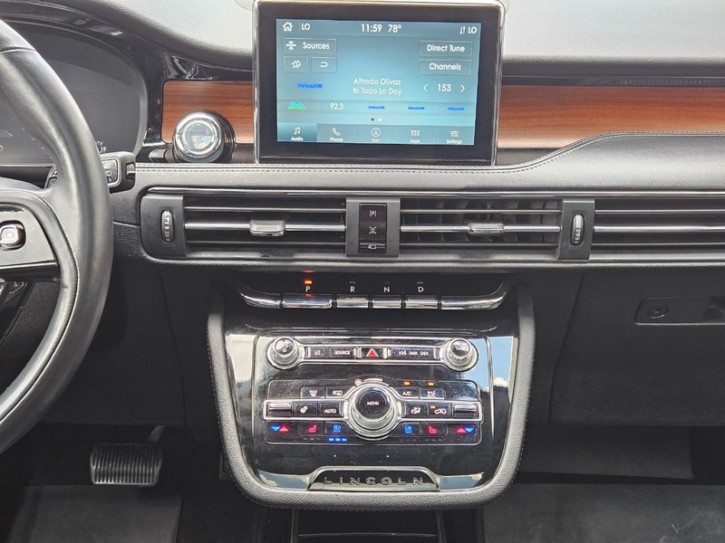 Lincoln Corsair Vehicle Full-screen Gallery Image 11