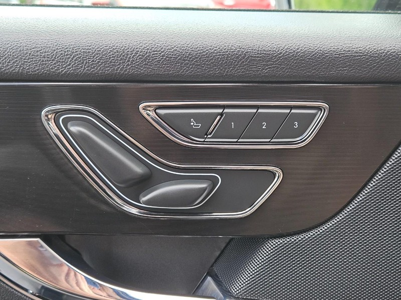 Lincoln Corsair Vehicle Full-screen Gallery Image 15