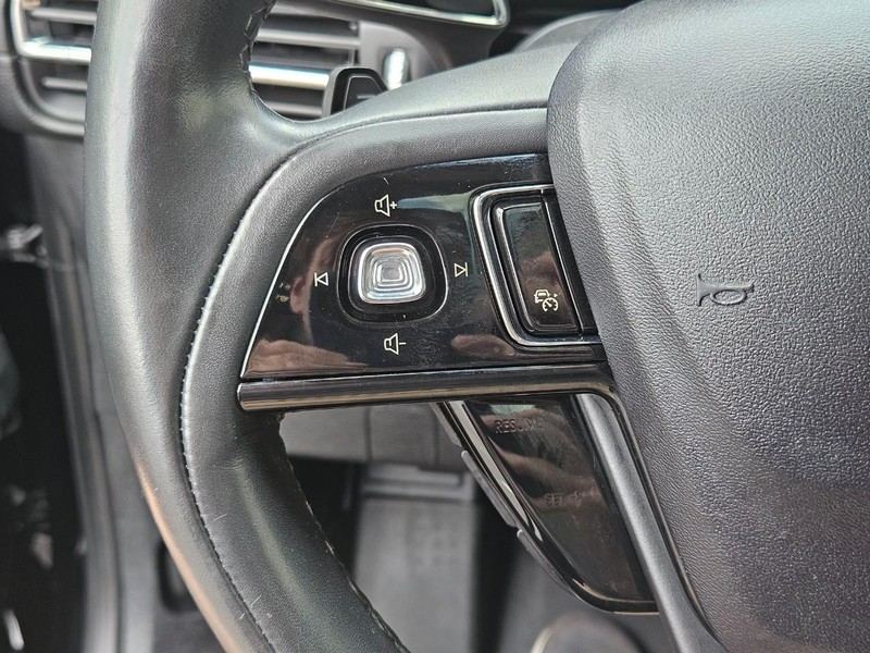 Lincoln Corsair Vehicle Full-screen Gallery Image 16