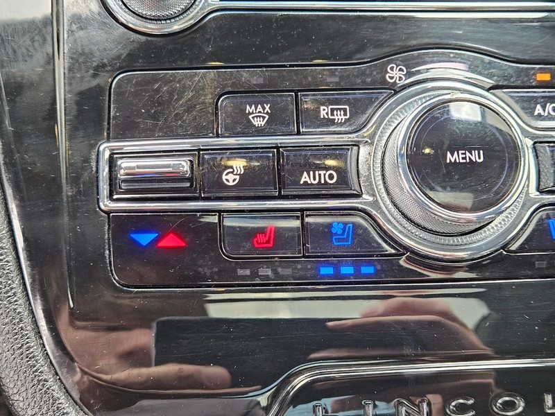 Lincoln Corsair Vehicle Full-screen Gallery Image 20