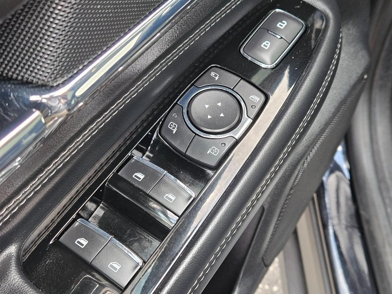 Lincoln Corsair Vehicle Full-screen Gallery Image 21