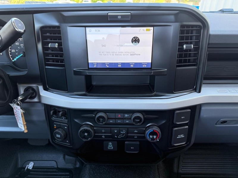Ford Super Duty F-550 DRW Vehicle Full-screen Gallery Image 6