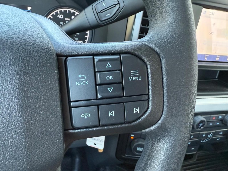 Ford Super Duty F-550 DRW Vehicle Full-screen Gallery Image 11