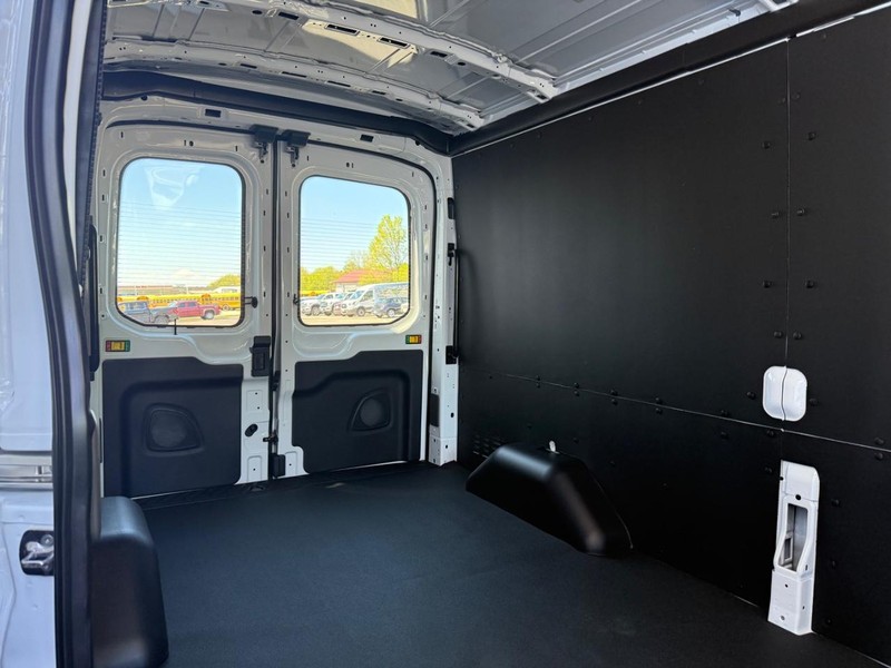 Ford Transit Cargo Van Vehicle Full-screen Gallery Image 5