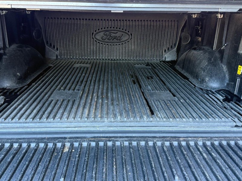 Ford F-150 Vehicle Full-screen Gallery Image 5