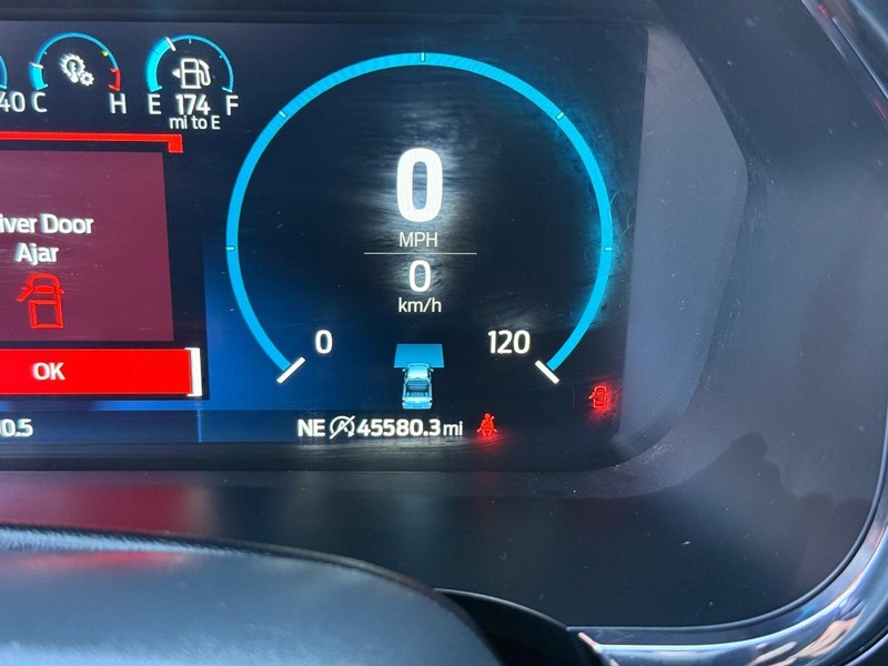 Ford F-150 Vehicle Full-screen Gallery Image 17