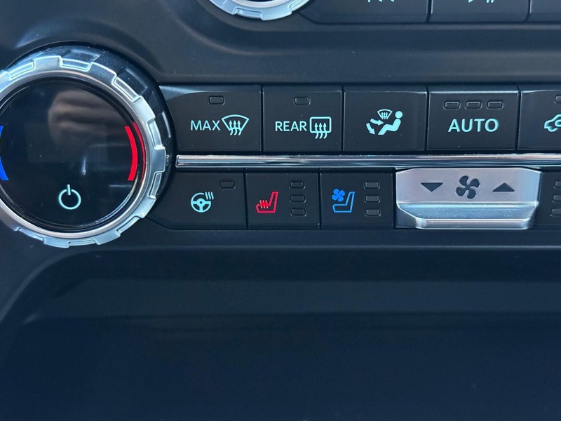 Ford F-150 Vehicle Full-screen Gallery Image 19