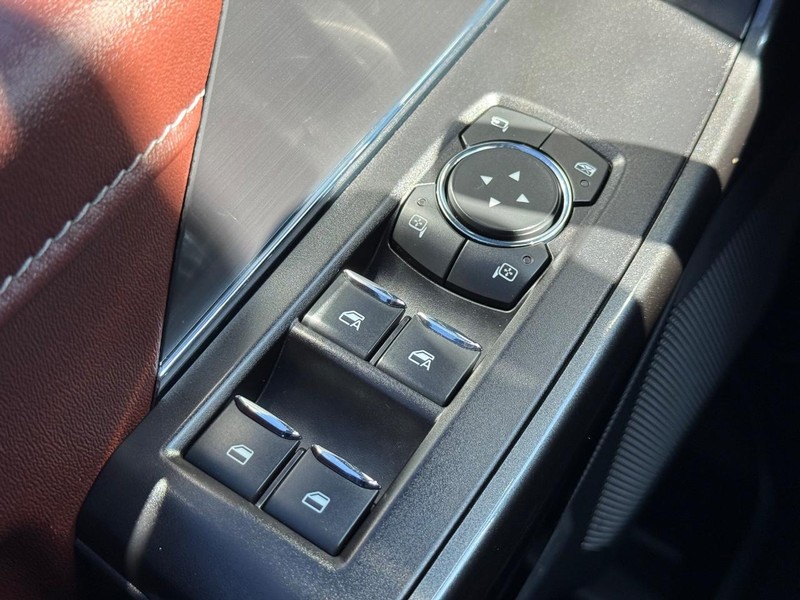 Ford F-150 Vehicle Full-screen Gallery Image 20