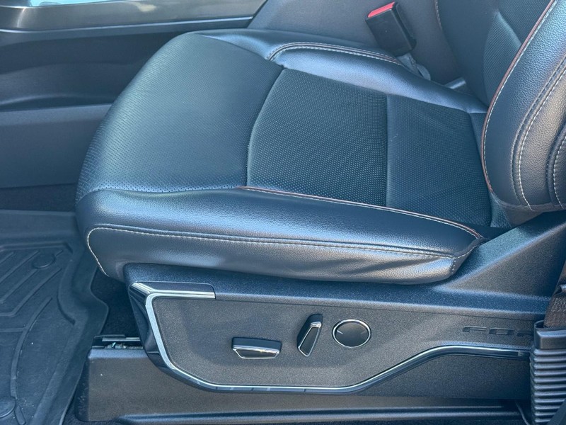 Ford F-150 Vehicle Full-screen Gallery Image 22