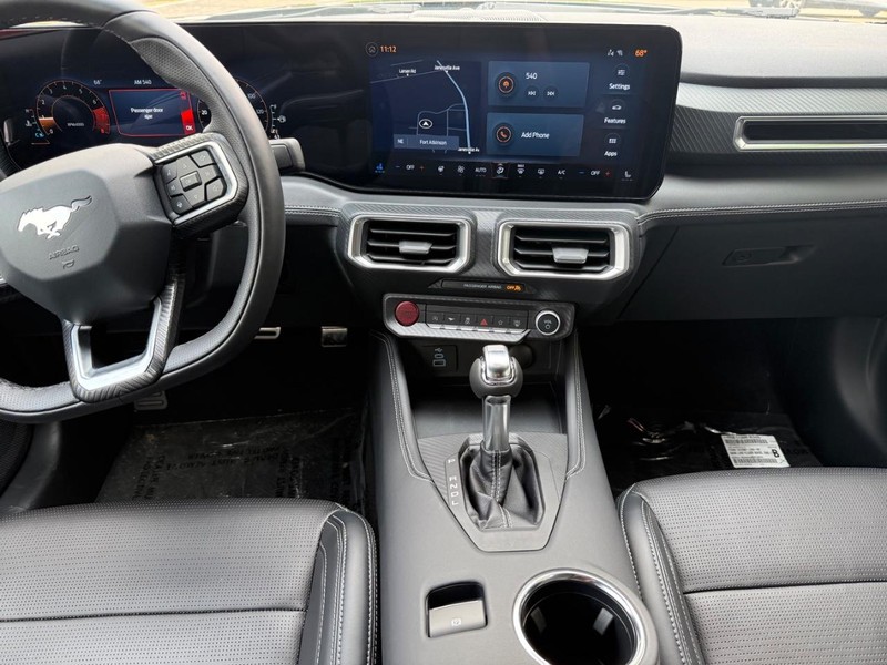 Ford Mustang Vehicle Full-screen Gallery Image 6