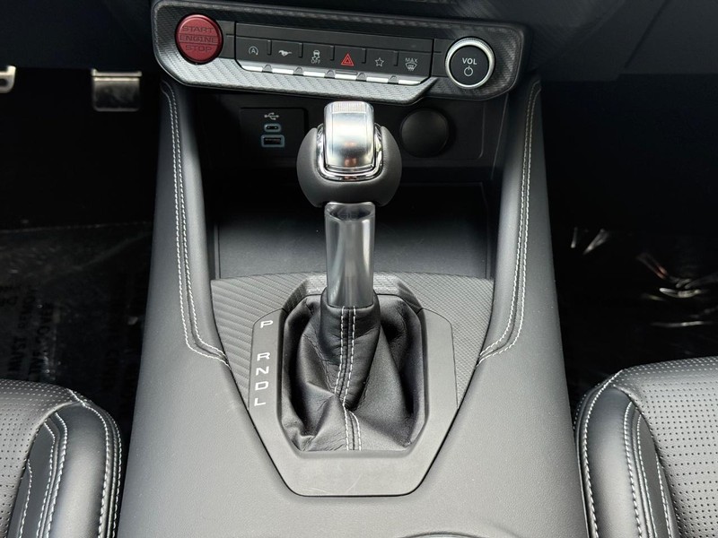 Ford Mustang Vehicle Full-screen Gallery Image 8