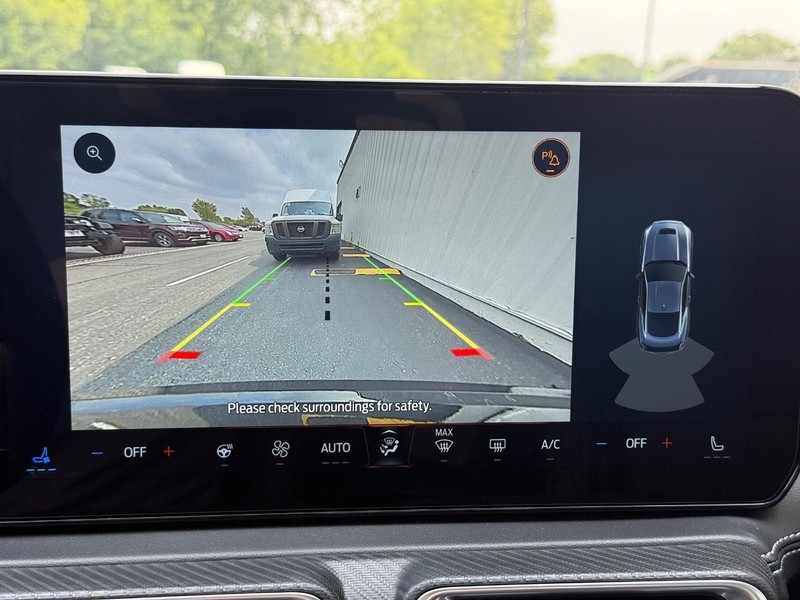 Ford Mustang Vehicle Full-screen Gallery Image 14