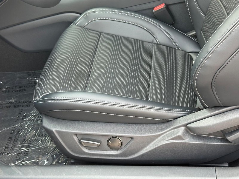 Ford Mustang Vehicle Full-screen Gallery Image 17